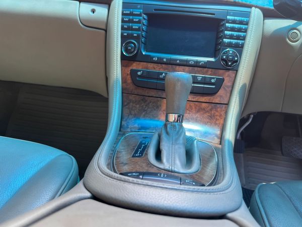 2005-Mercedes-Benz-CLS-500 image:12