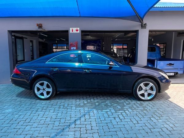 2005-Mercedes-Benz-CLS-500 image:1