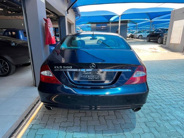 2005-Mercedes-Benz-CLS-500 image:7
