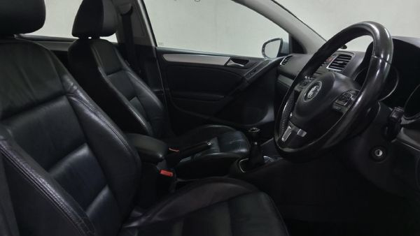 2009-Volkswagen-Golf-VI-20-TDI-Highline image:9