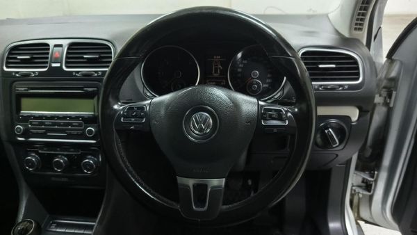 2009-Volkswagen-Golf-VI-20-TDI-Highline image:10