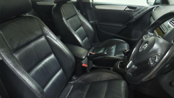 2009-Volkswagen-Golf-VI-20-TDI-Highline image:13