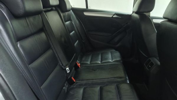 2009-Volkswagen-Golf-VI-20-TDI-Highline image:14
