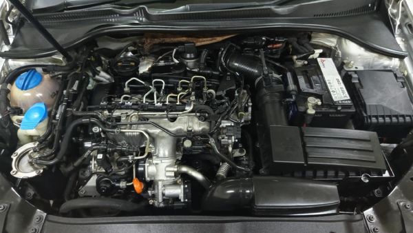 2009-Volkswagen-Golf-VI-20-TDI-Highline image:15