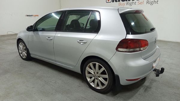 2009-Volkswagen-Golf-VI-20-TDI-Highline image:5