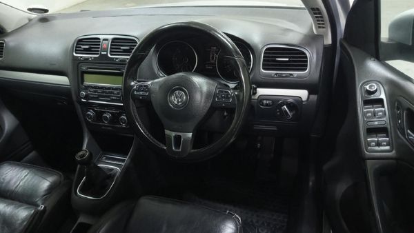 2009-Volkswagen-Golf-VI-20-TDI-Highline image:8