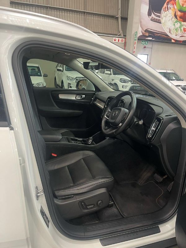 2019-Volvo-XC40-T5-Momentum-AWD image:2