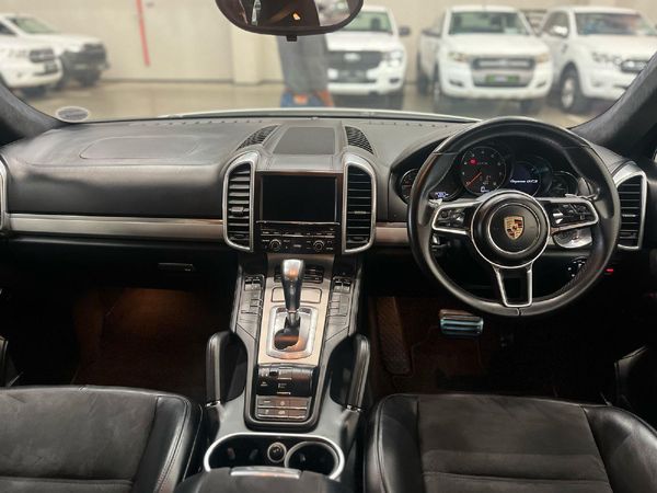 2016-Porsche-Cayenne-GTS-Auto image:3