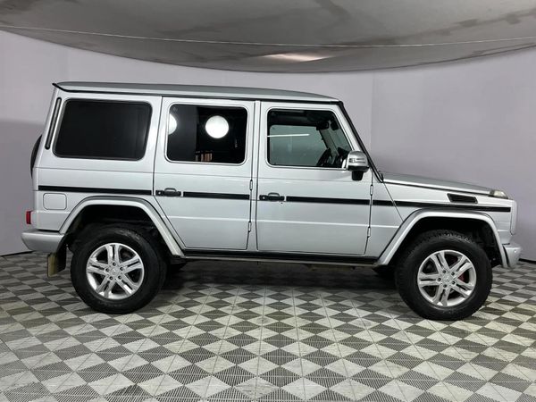 2015-Mercedes-Benz-G-Class-G-350-Bluetec image:16