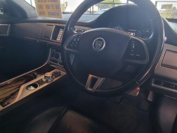 2013-Jaguar-XF-30-D-S-Premium-Luxury image:8