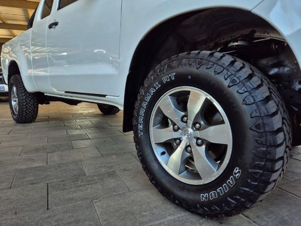 2015-Toyota-Hilux-25-D-4D-Raised-Body-SRX-Xtra-Cab image:9