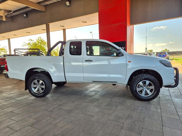 2015-Toyota-Hilux-25-D-4D-Raised-Body-SRX-Xtra-Cab image:1