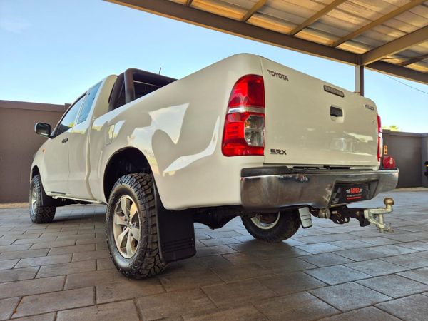 2015-Toyota-Hilux-25-D-4D-Raised-Body-SRX-Xtra-Cab image:5