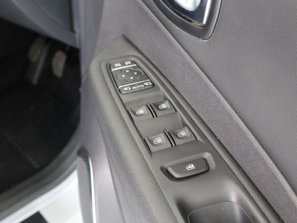 2018-Renault-Captur-12T-Dynamique-5-dr-88kW image:8