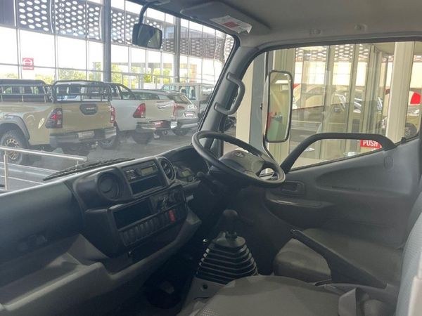 2025-Hino-200-310-FH2-4x2-FC image:3