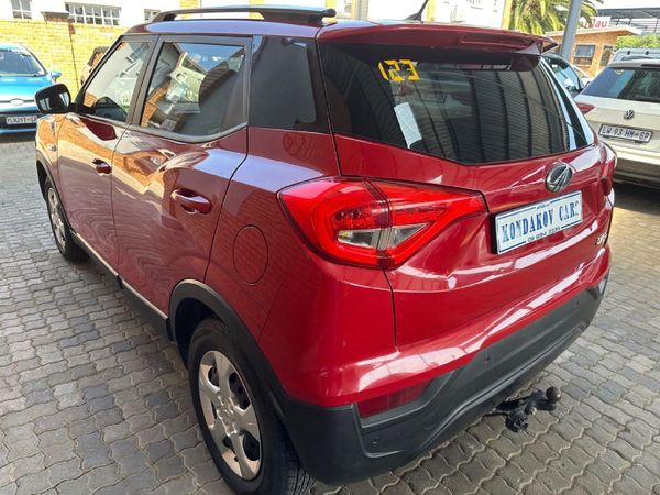 2021-Mahindra-XUV-300-12T-W6 image:5