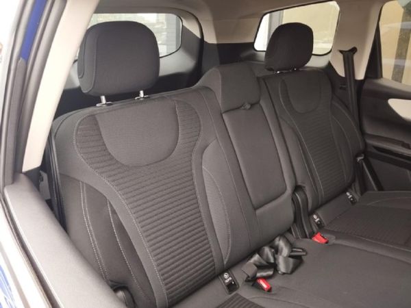 2025-Mahindra-XUV-700-20-AX5-Auto image:10