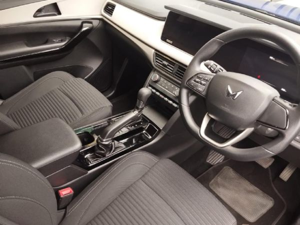 2025-Mahindra-XUV-700-20-AX5-Auto image:5