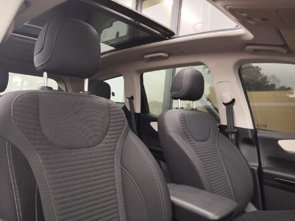2025-Mahindra-XUV-700-20-AX5-Auto image:7