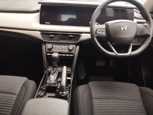 2025-Mahindra-XUV-700-20-AX5-Auto image:8