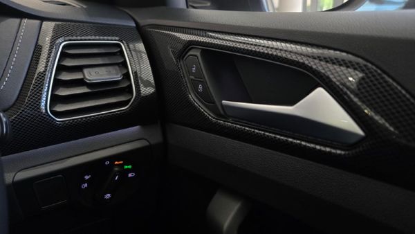 2026-Volkswagen-T-Cross-10-TSI-R-Line-Auto image:31