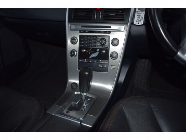 2010-Volvo-XC60-30-T-Auto image:12