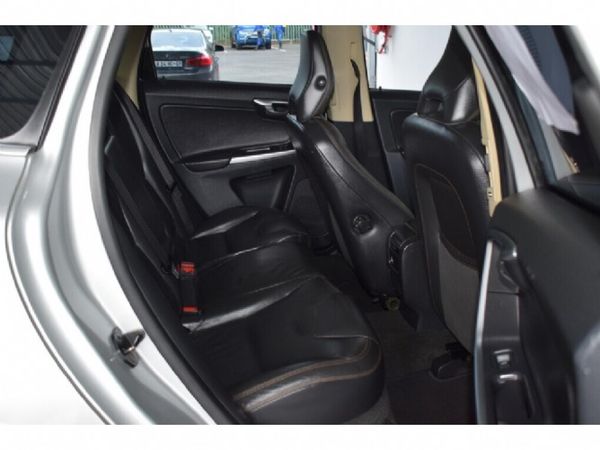 2010-Volvo-XC60-30-T-Auto image:8