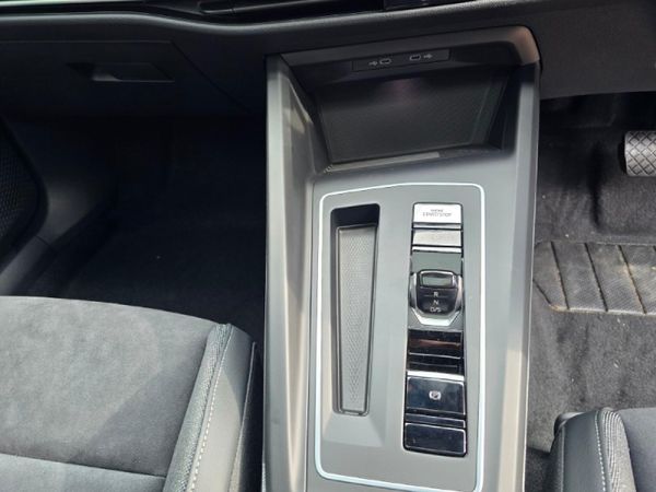 2025-Volkswagen-Golf-14-TSI-Life-Auto-110kw image:14