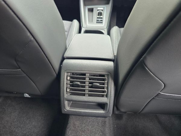 2025-Volkswagen-Golf-14-TSI-Life-Auto-110kw image:18