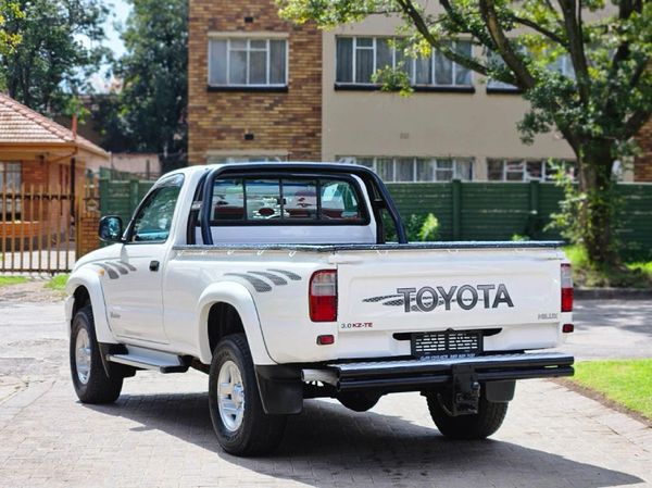 Used Toyota Hilux 3.0 KZ-TE Raider Raised Body Single-Cab for sale