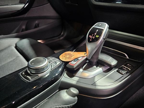 2020-BMW-2-Series-220i-Coupe-Sport-Line-Shadow-Edition image:14