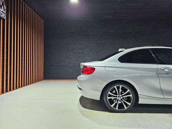 2020-BMW-2-Series-220i-Coupe-Sport-Line-Shadow-Edition image:25