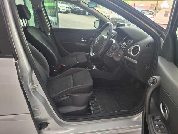2010-Renault-Clio-III-16-Dynamique-5-dr image:9