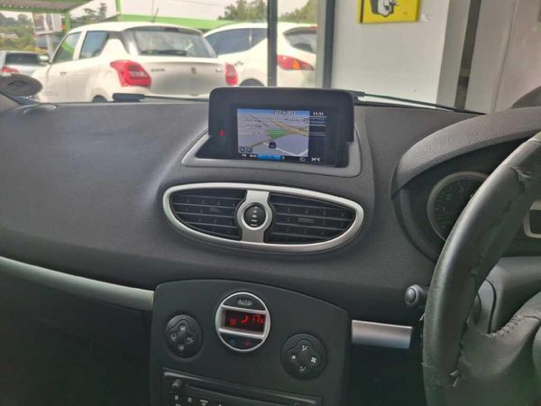 2010-Renault-Clio-III-16-Dynamique-5-dr image:12