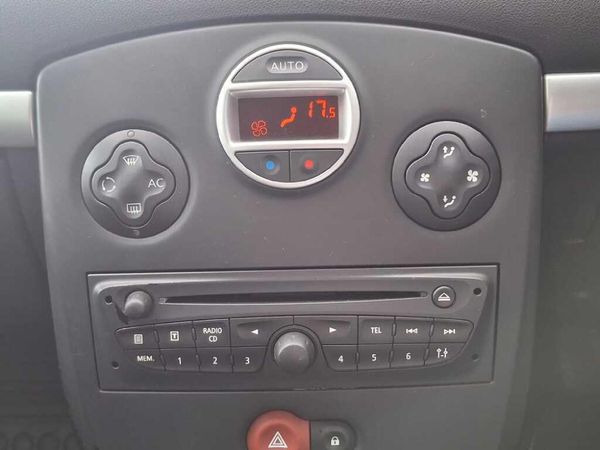 2010-Renault-Clio-III-16-Dynamique-5-dr image:15