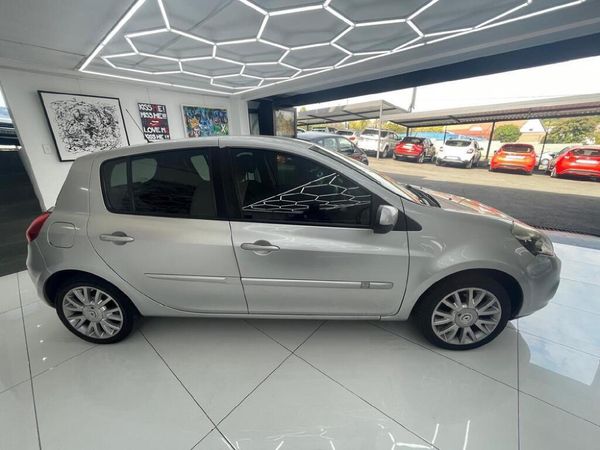 2010-Renault-Clio-III-16-Dynamique-5-dr image:1