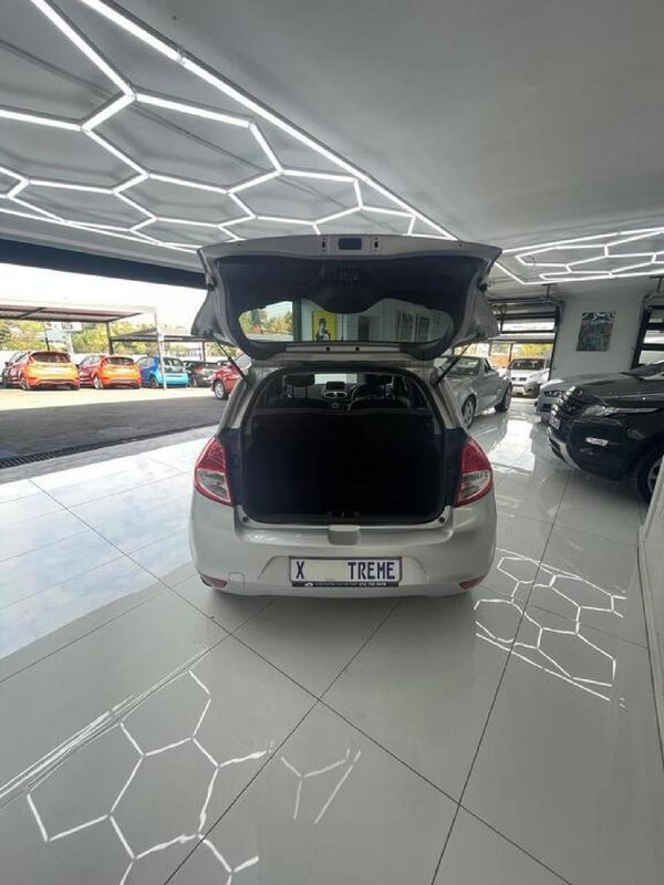 2010-Renault-Clio-III-16-Dynamique-5-dr image:4
