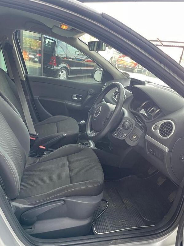 2010-Renault-Clio-III-16-Dynamique-5-dr image:5