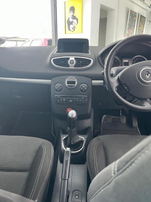 2010-Renault-Clio-III-16-Dynamique-5-dr image:7