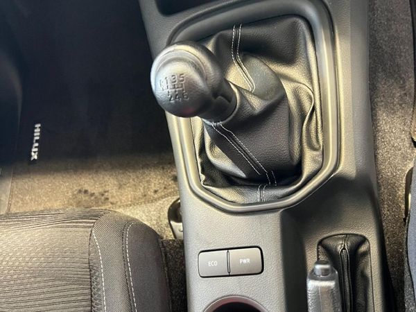 2026-Toyota-Hilux-24-GD-6-EC-6MT image:11
