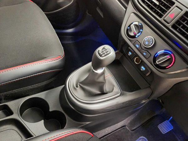 2025-Hyundai-Grand-i10-10-Fluid image:10