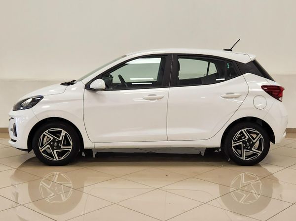 2025-Hyundai-Grand-i10-10-Fluid image:3