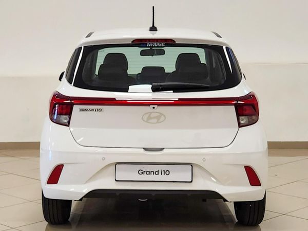 2025-Hyundai-Grand-i10-10-Fluid image:4