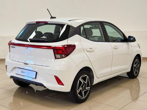 2025-Hyundai-Grand-i10-10-Fluid image:5