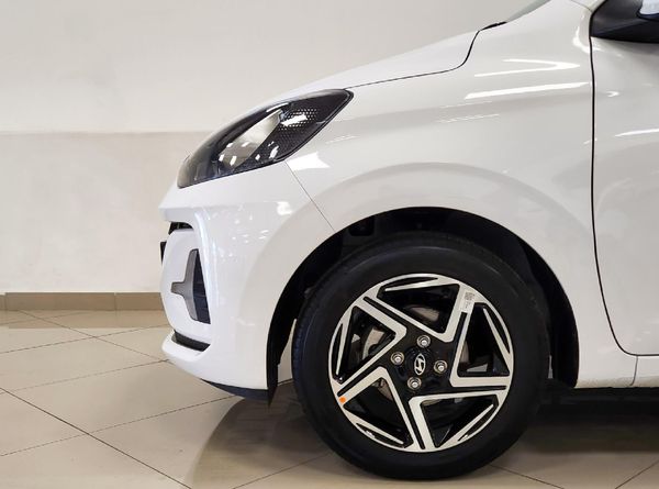2025-Hyundai-Grand-i10-10-Fluid image:6