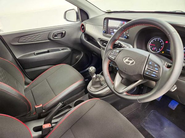 2025-Hyundai-Grand-i10-10-Fluid image:7