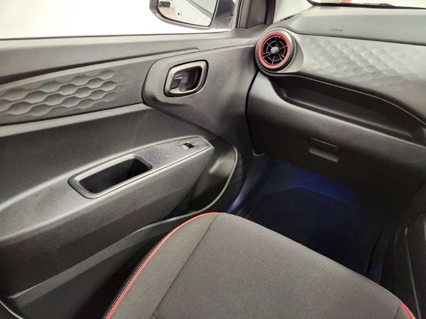 2025-Hyundai-Grand-i10-10-Fluid image:8