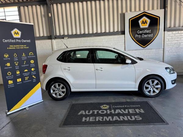 2011-Volkswagen-Polo-16-Comfortline-5-dr image:1