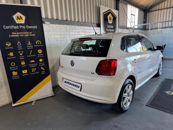 2011-Volkswagen-Polo-16-Comfortline-5-dr image:3