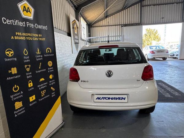 2011-Volkswagen-Polo-16-Comfortline-5-dr image:4